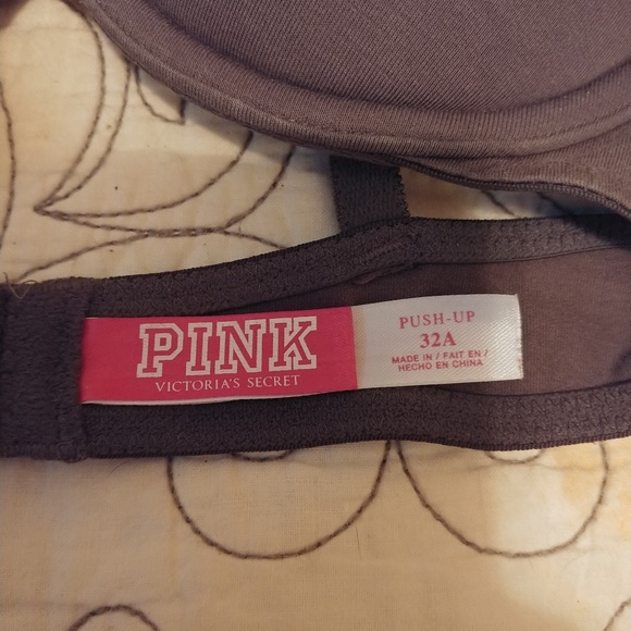 Grey VS PINK t-shirt bra - Picture 2 of 3